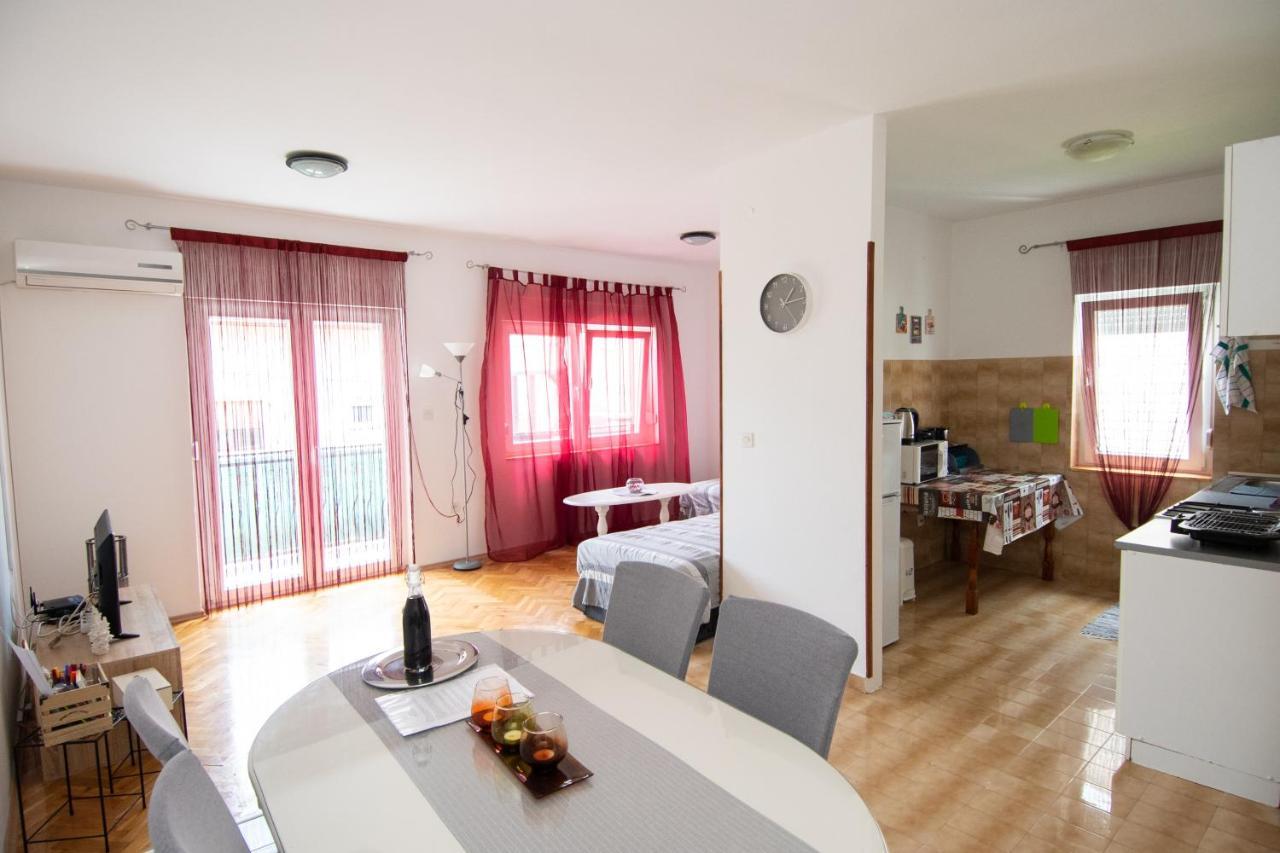Apartmani Ivana Kaštela 外观 照片